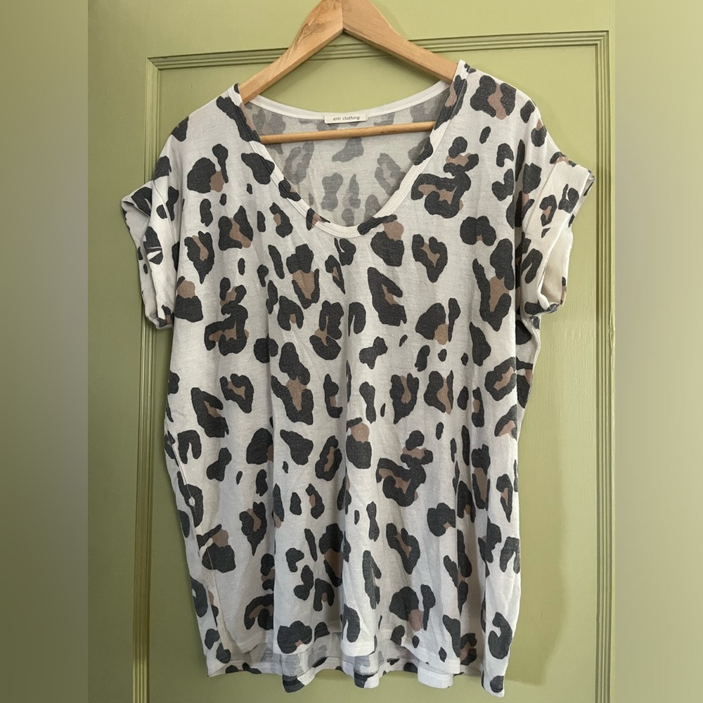 Enti Clothing, oversized T-shirt, faded leopard print